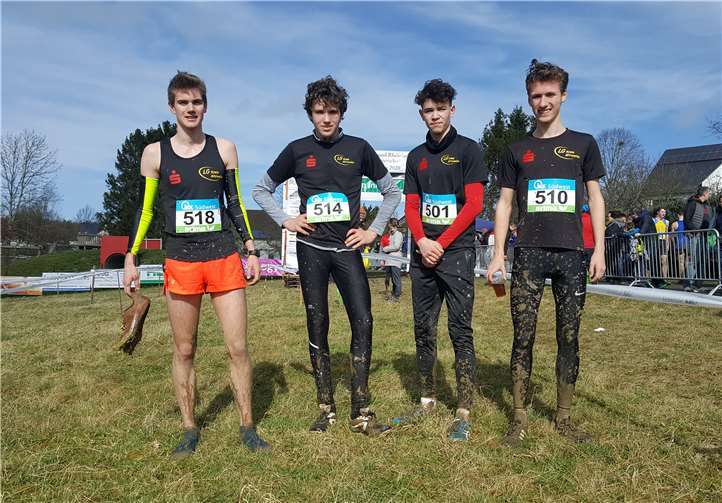 Leon Schenke, Moritz Leimkühler, Lino Albrecht und Raphael Jüris nach ihrem Titelgewinn im Crosslauf. Foto: privat
