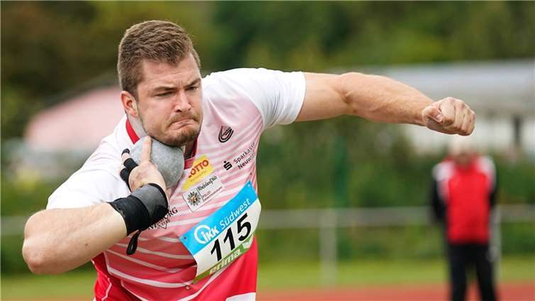 Leon Schwöbel übernahm mit einer Kugelstoß-Weite von 18,84 Metern Platz eins in der deutschen Bestenliste.Foto: Wolfgang Birkenstock