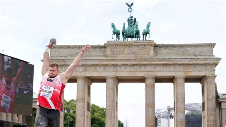 Leon Schwöbel verbesserte seine Jahresbestleistung im Kugelstoßen auf 18,53 Meter.  Foto: Wolfgang Birkenstock