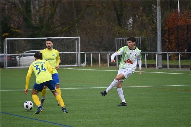 Leonard Zerwas kann es drinnen und draußen: Beim Hallenfußballturnier um den Sesterhenn-Cup in Mülheim-Kärlich erzielte er für die SG Eintracht Mendig acht Treffer.  Foto: SK