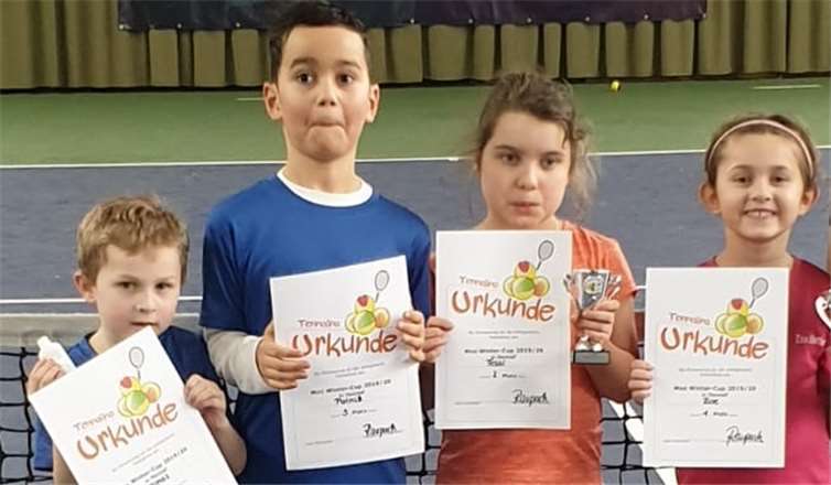 Leonas, Patrick, Theresa und Zoe (von links) freuten sich über die Urkunden. Foto: privat