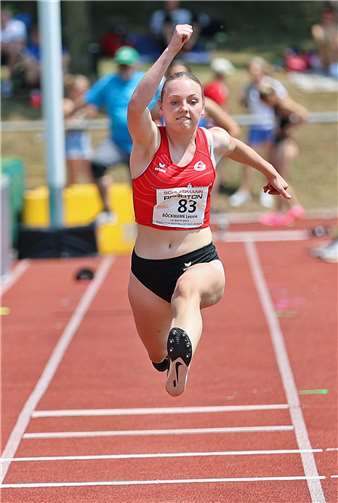 Leonie Böckmann beim Dreisprung. Foto: VfL Waldbreitbach/C. Böckmann