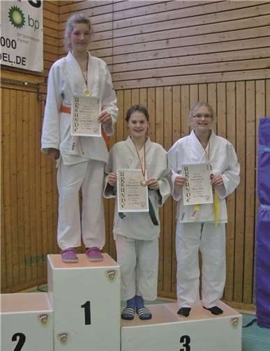 Leonie Dehren, Maren Vogt und Hanne Gilles (v.l.) waren besonders erfolgreich beim Vulkaneifelturnier. privat