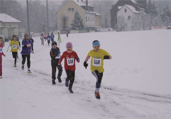 Leonie Kupser Nr. 534 im Schülerlauf-Pulk beim WLS in Mayen.privat