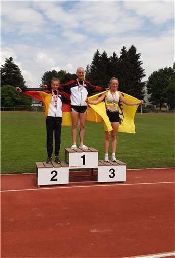 Leonie Kupser ganz oben auf dem Siegertreppchen.  Quelle: DJK Ochtendung