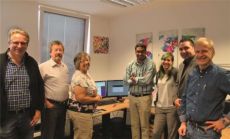 Lernten bei Khalid Lahsik modernstes Medienmarketing kennen v.l.n.r.: Manfred Adams, Waldemar und Renate Klünder, Firmeninhaber Khalid Lahsik, Mitarbeiterin Hannah Hepp, Benedikt Oster und Josef Darscheid.privat