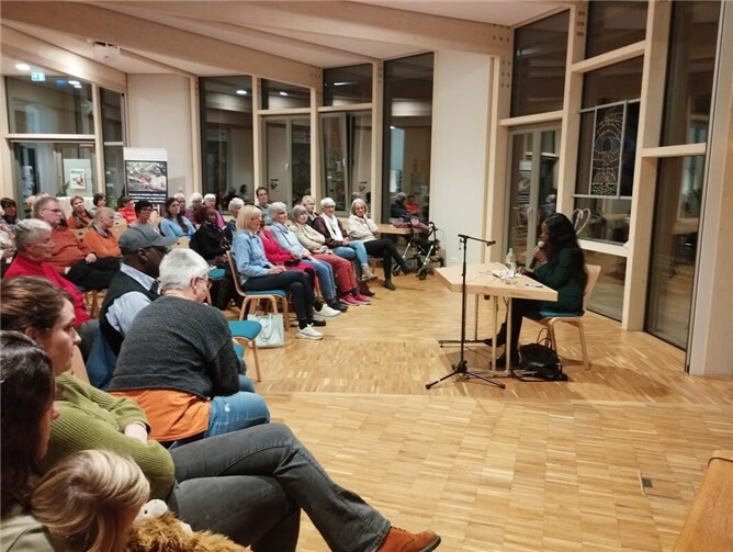 „Unter der selben Sonne“ Lesung mit Nadège Kusanika (Silke Olesen). Foto: privat