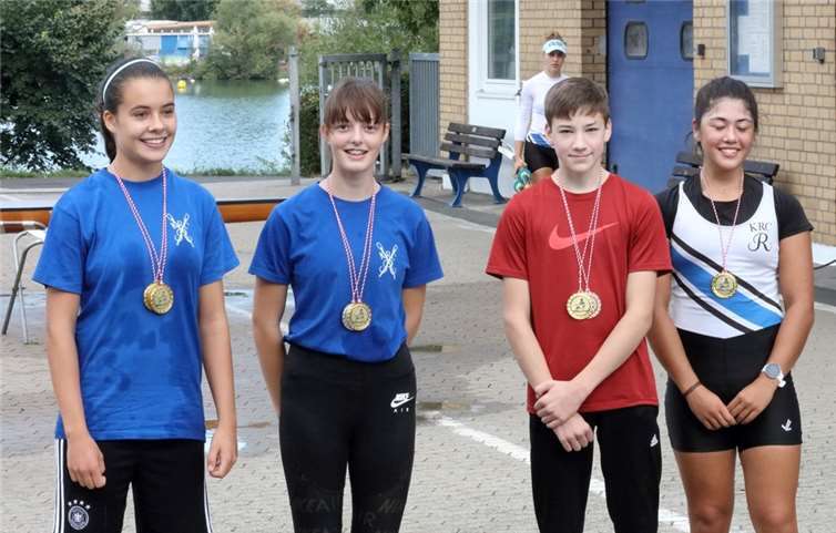 Letizia Pospiech, Alina Just, Philipp Jensen und Aliya Schwan präsentierten stolz ihre Medaillen. Foto: suricatta