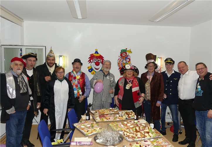 Letzte Stärkung vor dem närrischen Ansturm. Noch ist man sich im Rathaus siegessicher.