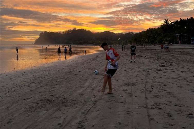 Letztes Jahr noch für die SC Concordia Saffig am Ball aktiv, befindet sich Noah Meyer jetzt in San José, der Hauptstadt Costa Ricas und unterstützt „Parque de la Libertad“.Fotos: EIRENE Internationaler Christlicher Friedensdienst e.V.