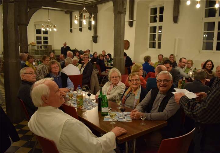 Letztmals mit den Arnsteiner Patres, aber froh machend und unterhaltsam wie eh und je war der diesjährige ökumenische Neujahrsempfang im Pilgersaal. Privat