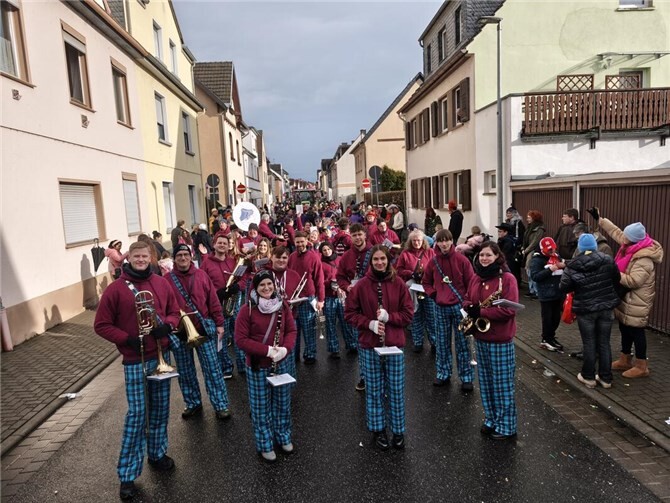 Leutesdorfer Musiker feiern erfolgreiche Karnevalssession.  Foto: privat