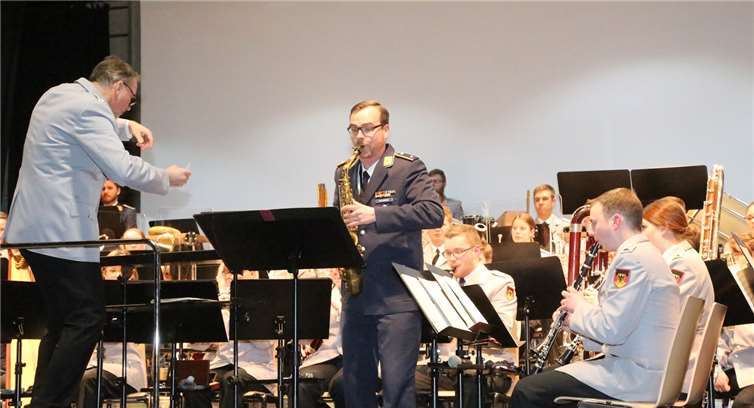 Leutnant Kristian Palauneck erhielt viel Applaus für sein Sola am Saxophon.