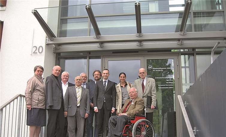 Liberale Kreis-Politiker sprachen zusammen mit dem rheinland-pfälzischen Vorsitzenden der FDP und stellvertretenden Vorsitzenden der FDP-Bundestagsfraktion Dr. Volker Wissing, mit der Kreishandwerkerschaft: v.li. Annemarie Müller-Feldmann (FDP-Stadtratsmitglied in Bad Neuenahr-Ahrweiler, FDP-Kreisvorsitzender Ulrich van Bebber, Kreishandwerksmeister Frank Wershofen, Peter Gieraths, Vizepräsident der Handwerkskammer Koblenz, Karlheinz Gaschler, Hauptgeschäftsführer der Kreishandwerkerschaften Ahrweiler, Mittelrhein, Rhein-Lahn, Dr. Frank Tuchtenhagen von der FDP-Brohltal, FDP-Landesvorsitzender Dr. Volker Wissing, FDP-Kreistags- und Gemeinderatsmitglied in Grafschaft Christina Steinheuer, FDP-Kreistagsmitglied Roderich Graf von Spee sowie Staatssekretär a.D. Ernst Eggers.privat