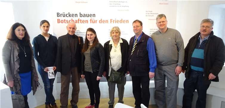 Liberale aus den Kreisverbänden Ahrweiler und Neuwied trafen sich im Friedensmuseum Brücke von Remagen (v.l.n.r.) Brigitte Schmickler, Christina Steinheuer, Ulrich van Bebber, Jasmin Wexler, Hildegard Linder, Thomas Linder, Tobias Kador und Ralf Kössendrupp. privat