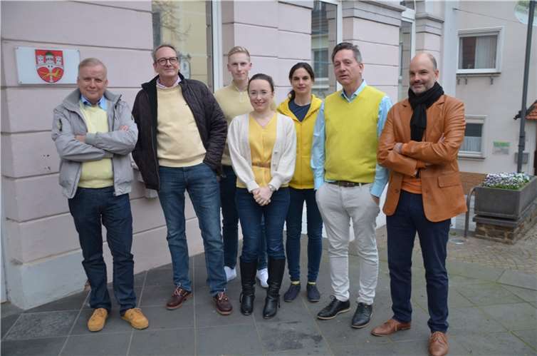 Liberale lehnen die flächendeckende Ausweisung von Tempo 30 im Stadtgebiet Remagen ab (von links): Marc-Andreas Giermann, Jens Huhn, Dennis Trütgen, Oxana Iose, Christina Steinhausen, Stefan Stenzel und Tim Zieger.  Foto: FDP-Remagen