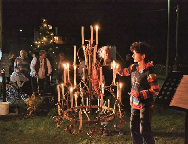 Licht und Dunkelheit gehören in der Adventszeit eng zusammen.