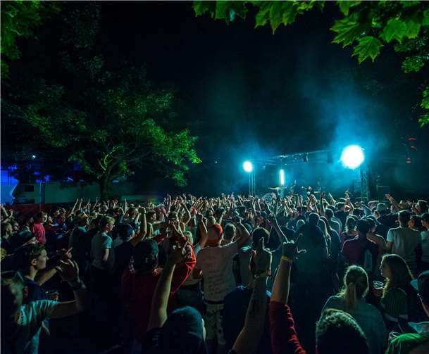 Liebe Menschen, grüne Natur und toller Sound – das ist das Spack! Festival. www.artlik.de