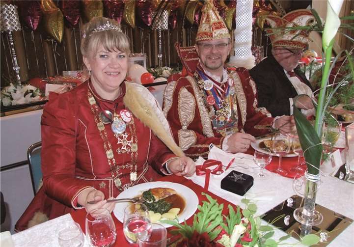 „Liebesmahl“ an der hoch hochfestlichen Tafel.WAMFO.DE