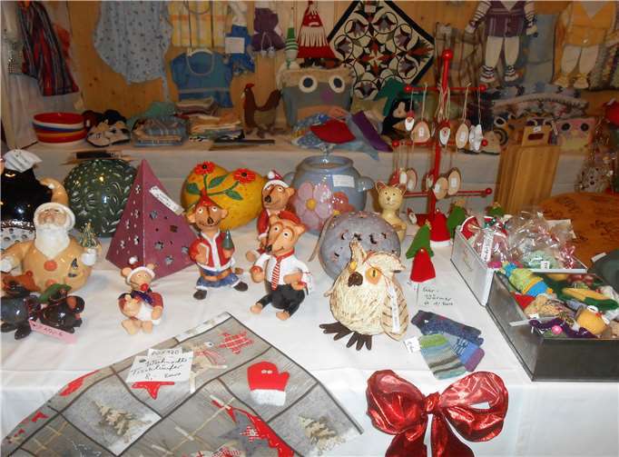 Liebevoll Gefertigtes konnte auf dem DRK-Basar erworben werden. privat