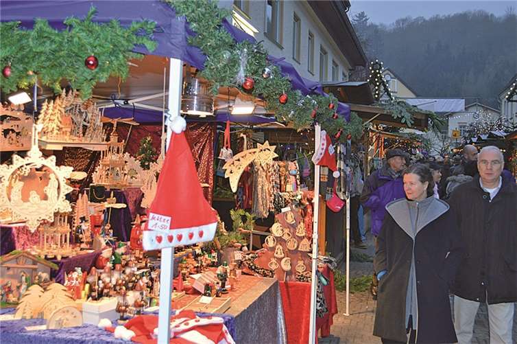Liebevoll gefertigtes Kunsthandwerk wurde im Hüttendorf in der Josefstraße angeboten.