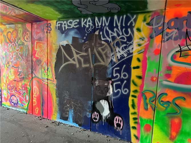 Sinzig: Street-Art-Projekt wurde Opfer von Vandalismus Liebevoll gestaltetet Motive wie Panda, Giraffe und Delfin sind kaum mehr zu erkennen. Foto:ROB