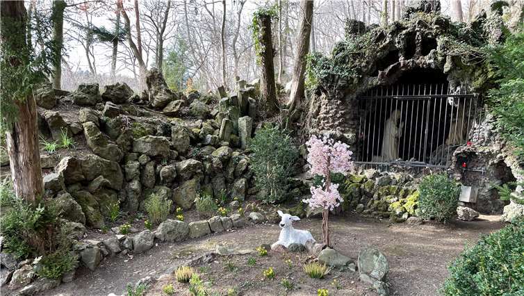 Liebevoll wurden die Kreuzwegstationen saniert. Fotos: privat
