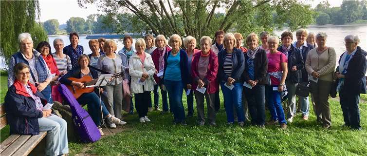 Lieder, Gebete und Geschichten rundeten die jährliche meditative Abendwanderung ab.privat