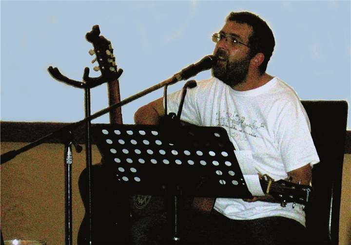 Liedermacher Christian Nickenig bei seinem Konzert in Weißenthurm.Privat