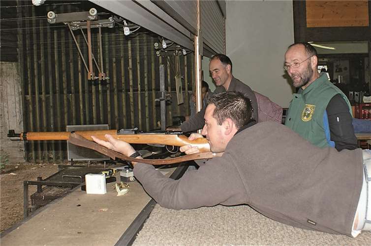 Liegendschießen in dem KK-Ordonanztrainingsgewehr.