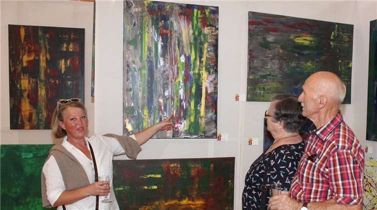 Lieselotte Breuer zeigte Spachtelarbeiten in Acryl und Öl.