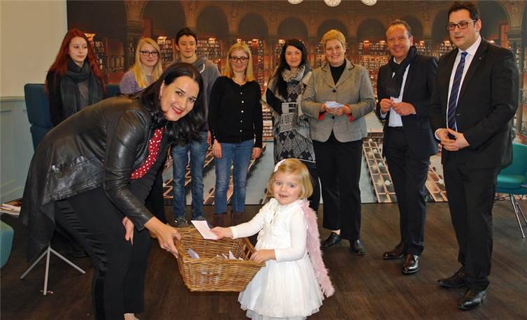 Liliana Rechmeier und Glücksengel Louisa. Bunter Kreis Rheinland e.V.