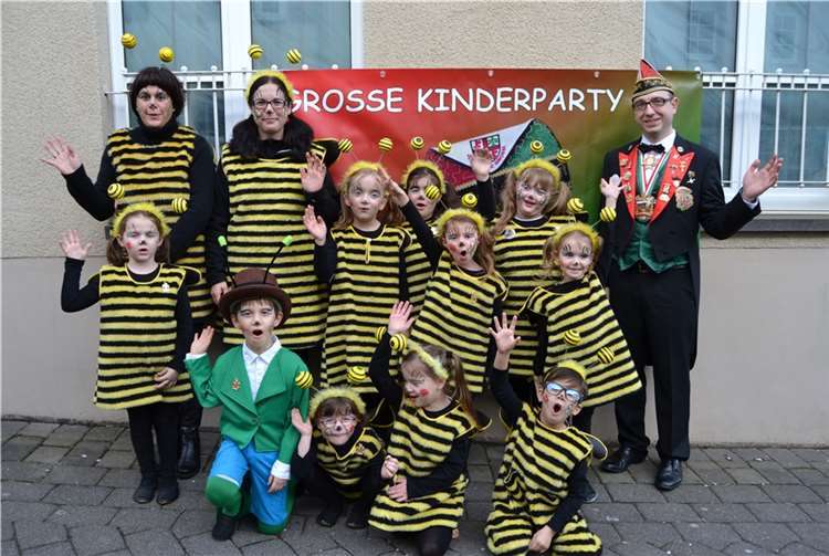 Lilli Pleinen, Lena Wolff, Jonah Rummel (Flip), Louis Sawar (Willi), Gianna Mohr, Mia Alsleben, Emely Ortmann, Sophie Patterer, Zoe Luxem und Sarah Spies begeisterten, trainiert von Claudia Pleinen und Simone Schüller, mit ihrem Tanz zum Maja-Song. Ute Weiner