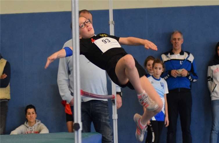 Lilo Kriechel beim Hochsprung. Foto: privat