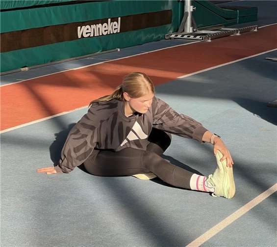 Lina Näkel beim Aufwärmen.  Foto:Jens Fahrenbruch