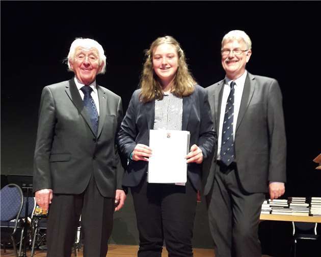 Lina Ruhfus-Hartmann aus der 7b erhielt für ihre Bildergeschichte beim Europäischen Wettbewerb einen 1. Preis. Fotos: privat