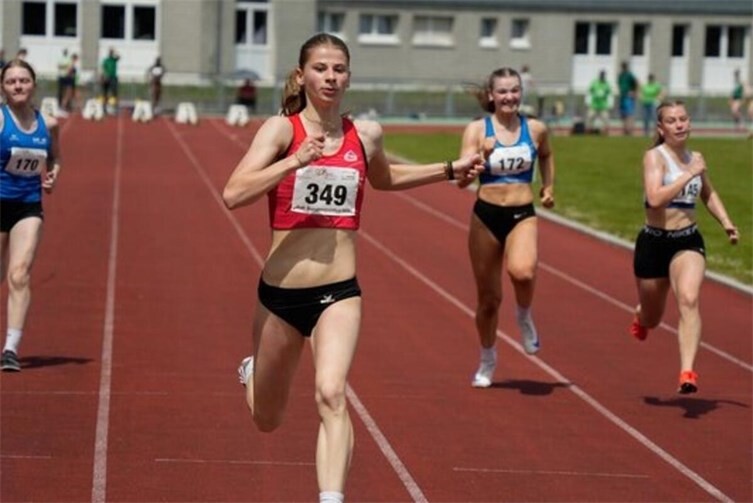 Lina Schmidt Zieleinlauf 100 Meter 