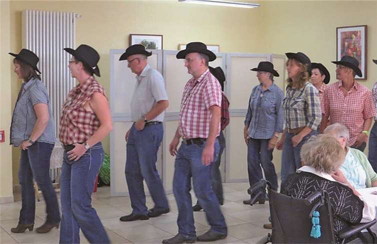 Linedancer des AC Mallendar begeistern das Publikum.Privat