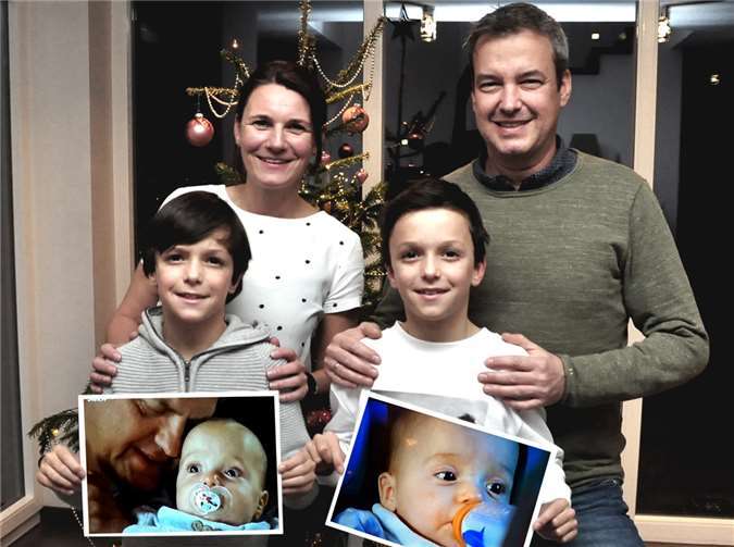 Links Felix, rechts Tom mit ihren Eltern Sandra und Sascha Vetter.Fotos: BS