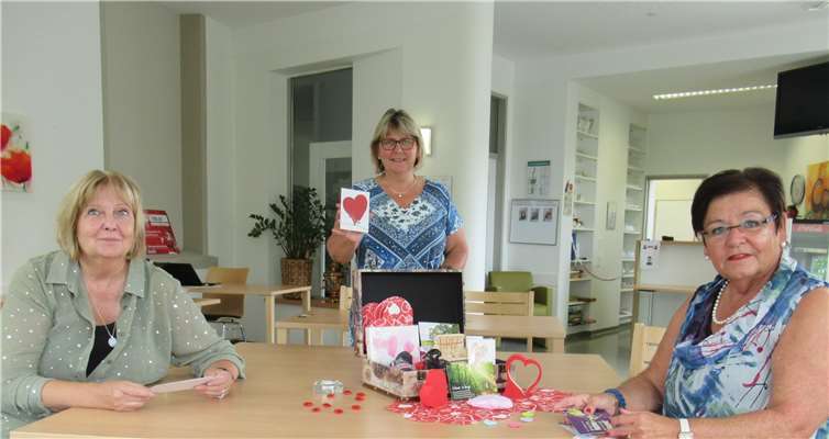 Links Gisela Burgau, Mitte: Marion Surrey (Leiterin des MGH), Rechts: Theresia Weber. Foto: privat