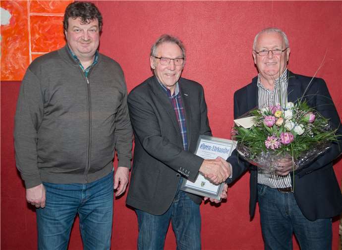 Links Kassierer Harald Heinemann.