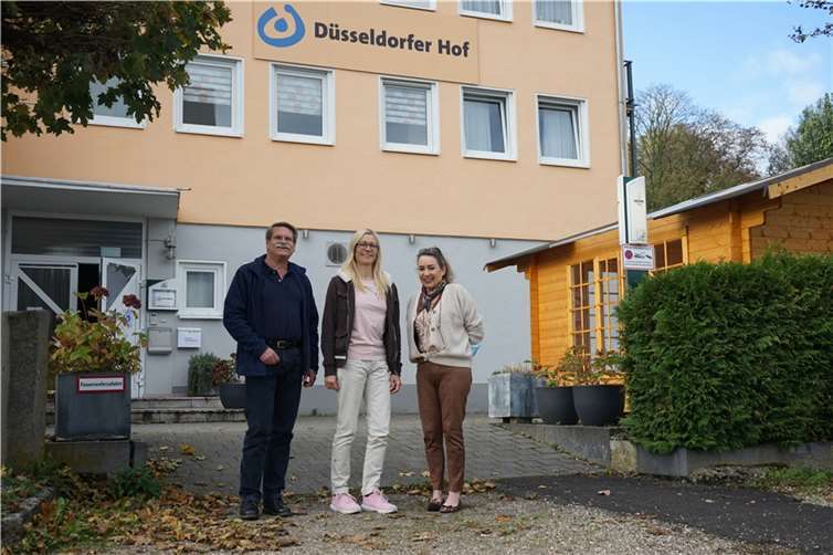 Links: Peter Christmann (GF Lebenshilfe), Mitte: Ute Voß (stellvertr. Vorstandsvorsitzende), Rechts: Brigitte Krämer (Verein RSC). Foto: privat