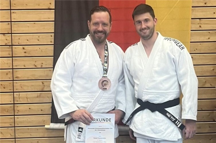 Links der Medaillengewinner Robert Rockenfeller mit Tim Benning