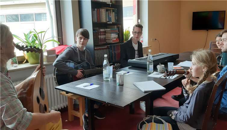 Links ist Daniel L. mit Gitarre, und rechts Dave.Foto: NC