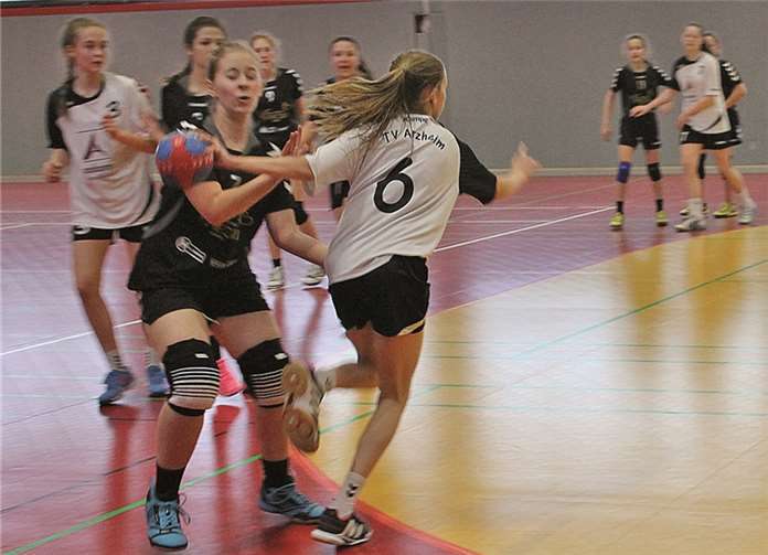 Linkshänderin Mieke Weiler beim technisch perfekten Wurf von rechts außen. privat