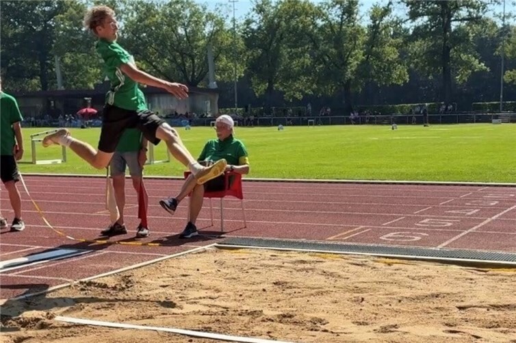 Linus Liebscher im Weitsprung