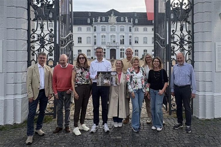 Lions-Kalenderteam (von links): Jürgen Ulrich, Wolfgang Sulzbacher, Claudia Neudecker, Dr. Stefan Jessen, Karen Weissheimer, Helmut Weissheimer, Gabi Hafner, Silke Häring, Dr. Katherina Jessen, Ingo Hafner
