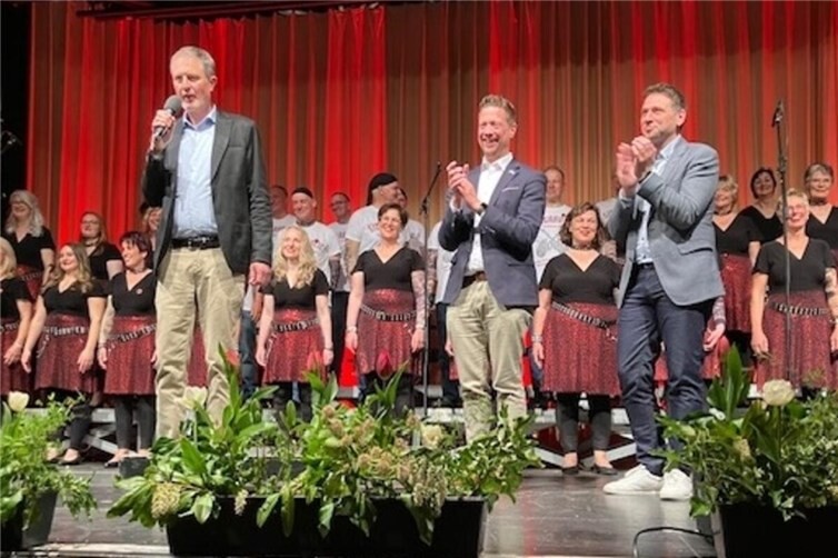 Lions Präsident Karl Böttcher, Wachtberger Bürgermeister Swen Christian und gleichzeitig Schirmherr der Veranstaltung,  Meckenheimer Bürgermeister Sven Schnieber