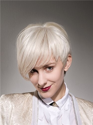 Lisa Eckhart ist für ihren rabenschwarzen Humor bekannt. privat