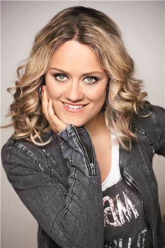 Lisa Feller präsentiert ihr neues Programm am 28. Mai im Pantheon in Bonn. privat